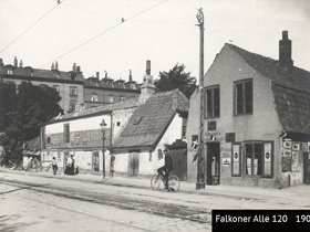 Falkoner Allé 120 Café Åhuset set fra Falkoner Allé juni 1906.jpg